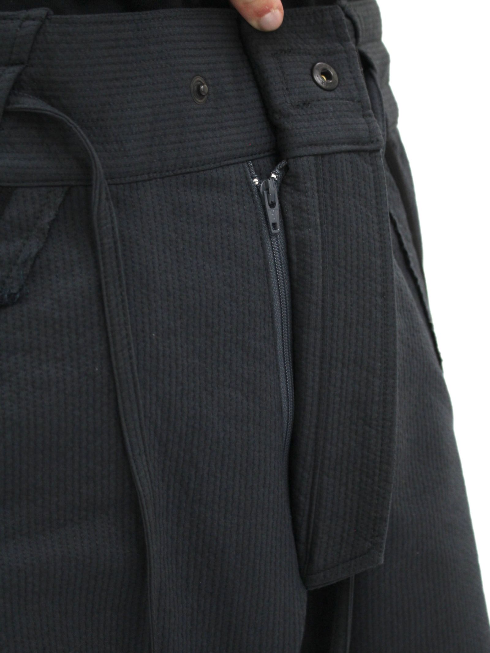 JIAN YE - 【24AW】ハイドラ パンツ / HYDRA PANTS / チャコール