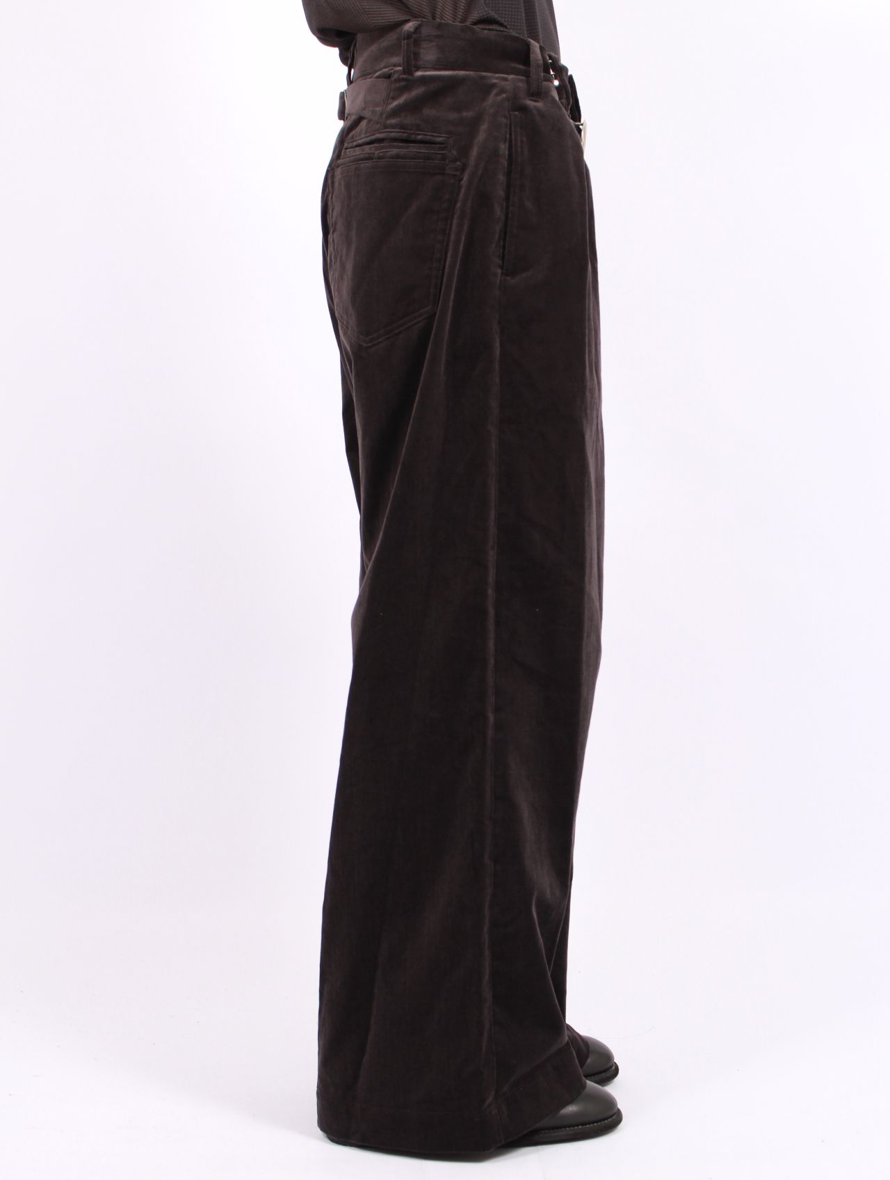 【25AW】"D"バックル スーパー ワイド ベロア パンツ / "D" BUCKLE SUPER WIDE VELOR PANTS / ブラック