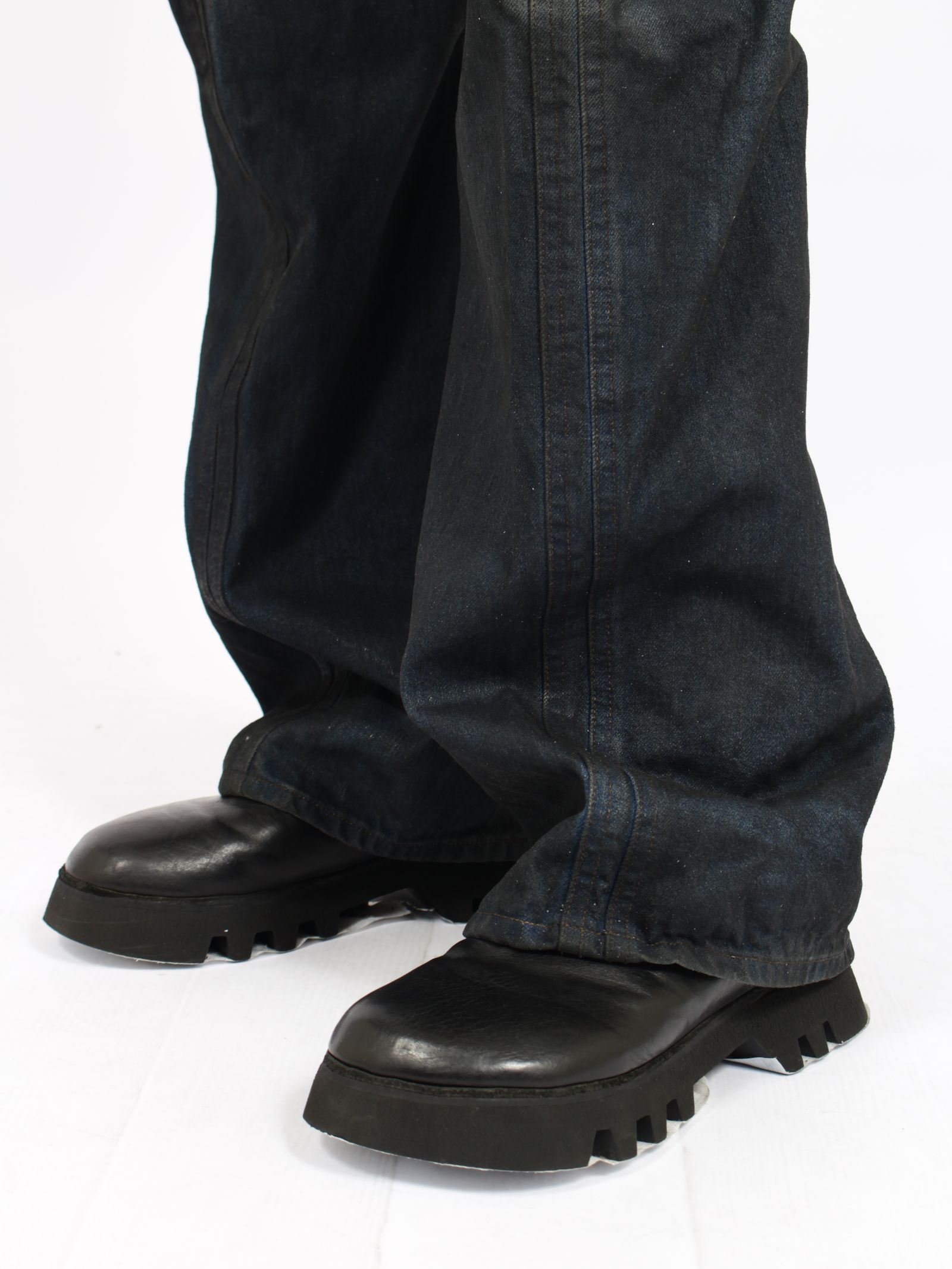 【26AW】3D ツイステッド ジーンズ デニム パンツ コーティング加工 デニム / 3D TWISTED JEANS / LUSTER COATED INDIGO(インディゴ)
