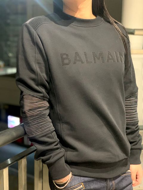 同系色でスタイリッシュに!BALMAINのアイテムを使用したコーディネート!