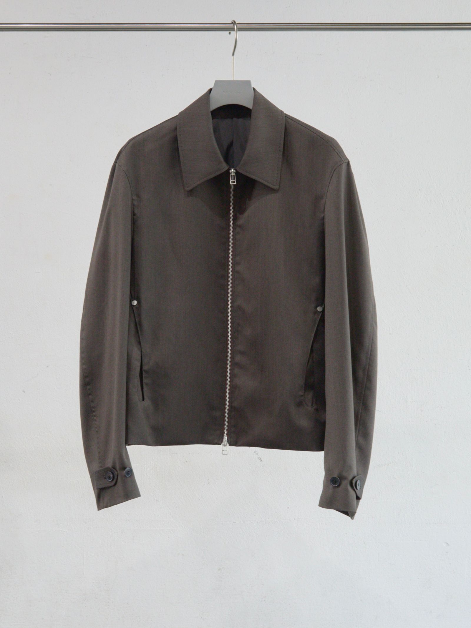 【26SS】ショート ジップ アップ ジャケット / SHORT ZIP UP JACKET / ブラウン