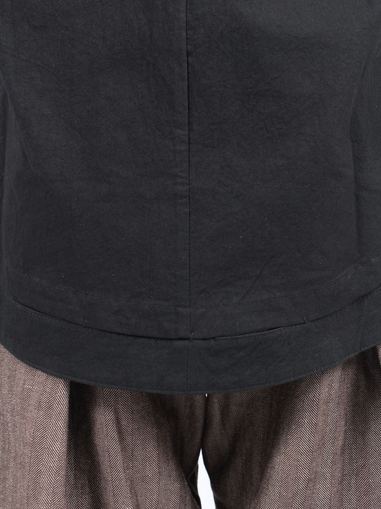 【24AW】ハンドステッチ ヘム ボーダー リラックスフィット シャツ / HAND-STITCHED HEM BORDER RELAXED FIT SHIRT / ブラック
