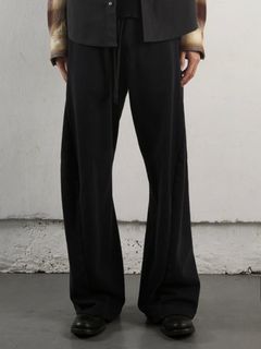 【24AW】3D ツイステッド ラウンジ ワイド パンツ / 3D TWISTED LOUNGE WIDE PANTS / BLACK(ブラック)
