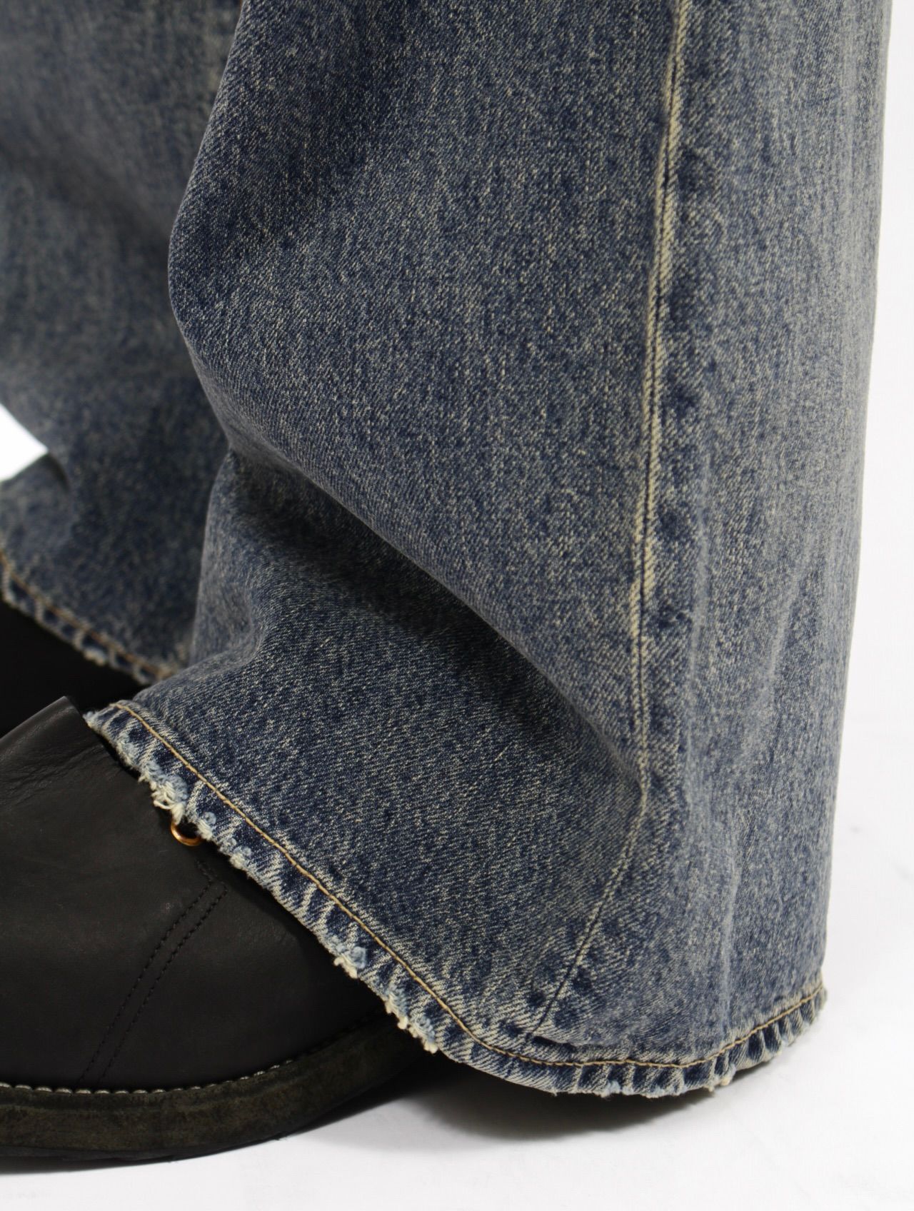 【25AW】"D" バックル スーパー ワイド デニム パンツ / "D" BUCKLE SUPER WIDE DENIM PANTS / インディゴ