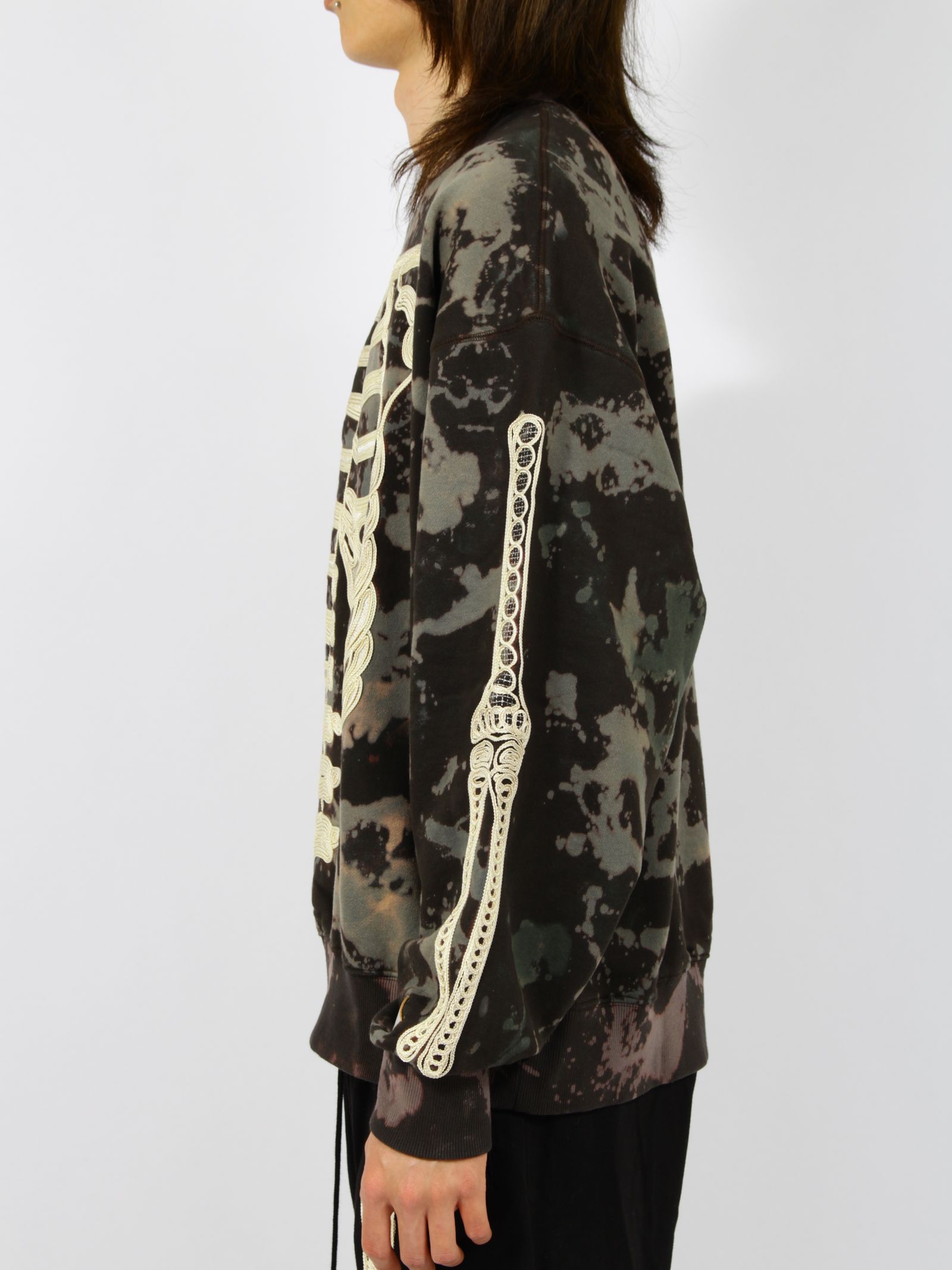 【26SS】コード 刺繍 コットン ブリーチ クルーネック セーター "ボーン" / CORD EMBROIDERED COTTON BLEACH CREWNECK SWEATER 'BONES / マルチ