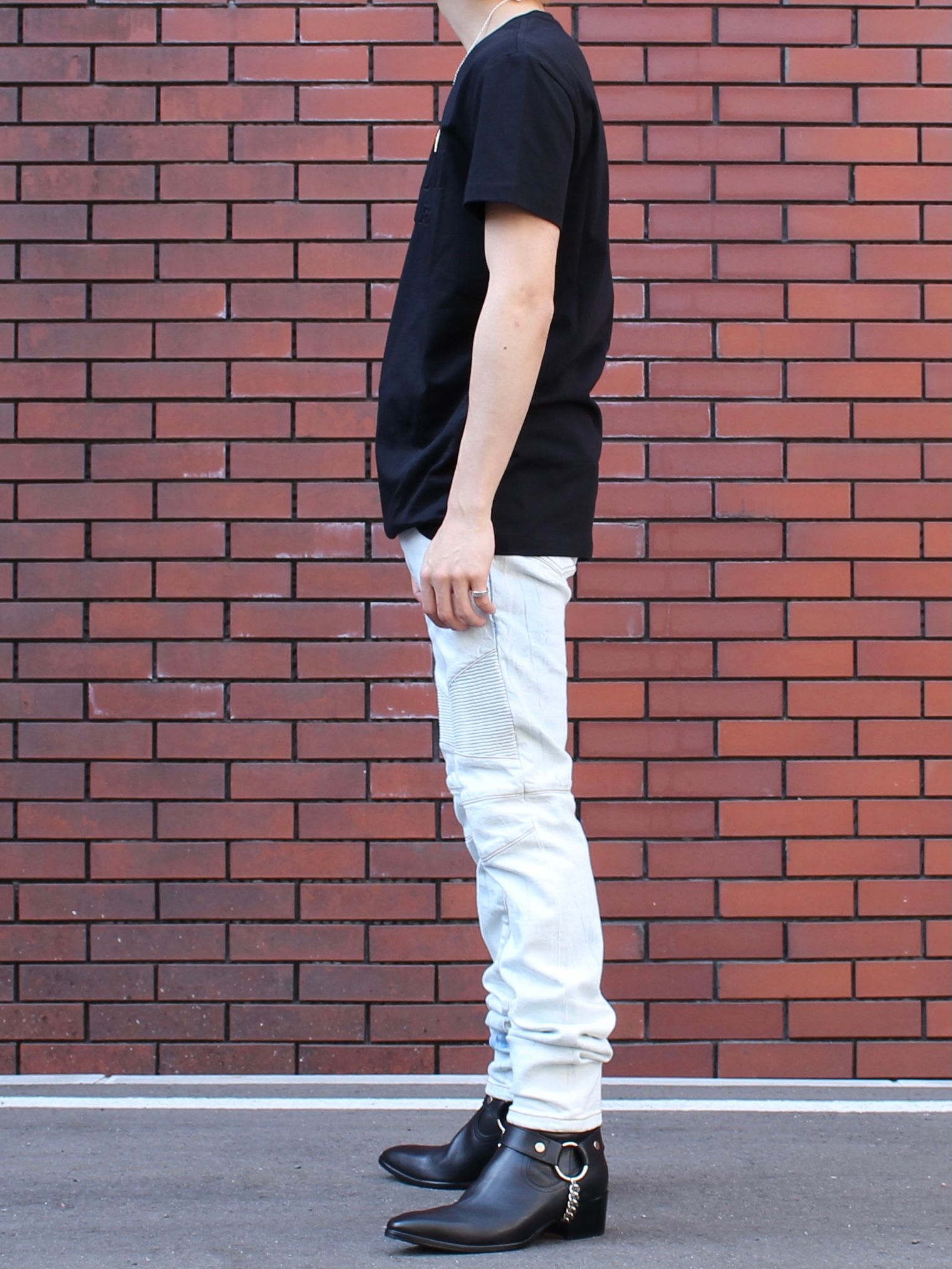 エンボスロゴ Tシャツ / EMBOSS LOGO T-SHIRT / ブラック