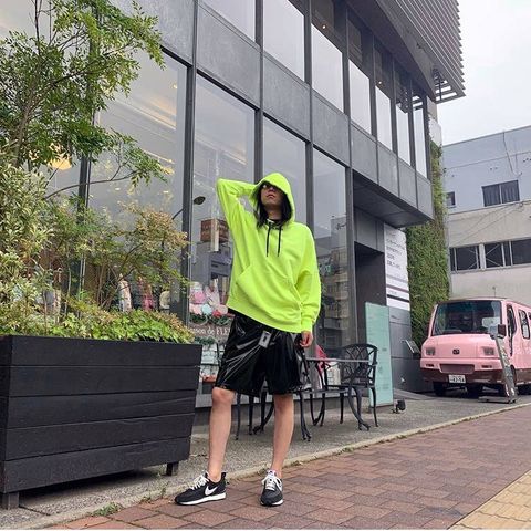 Palm Angels 19SS ”定番ロゴフーディ ネオンイエロー”