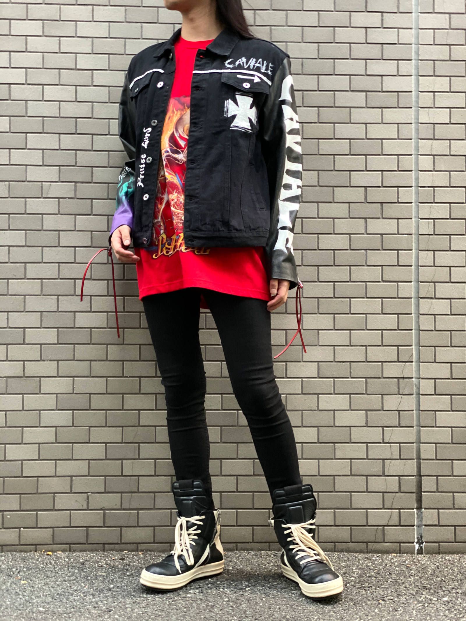 CAVIALE - 《残り一点》 総柄ペイント 袖レザーデニムジャケット CAVIALE - 《残り一点》 総柄ペイント 袖レザーデニムジャケット