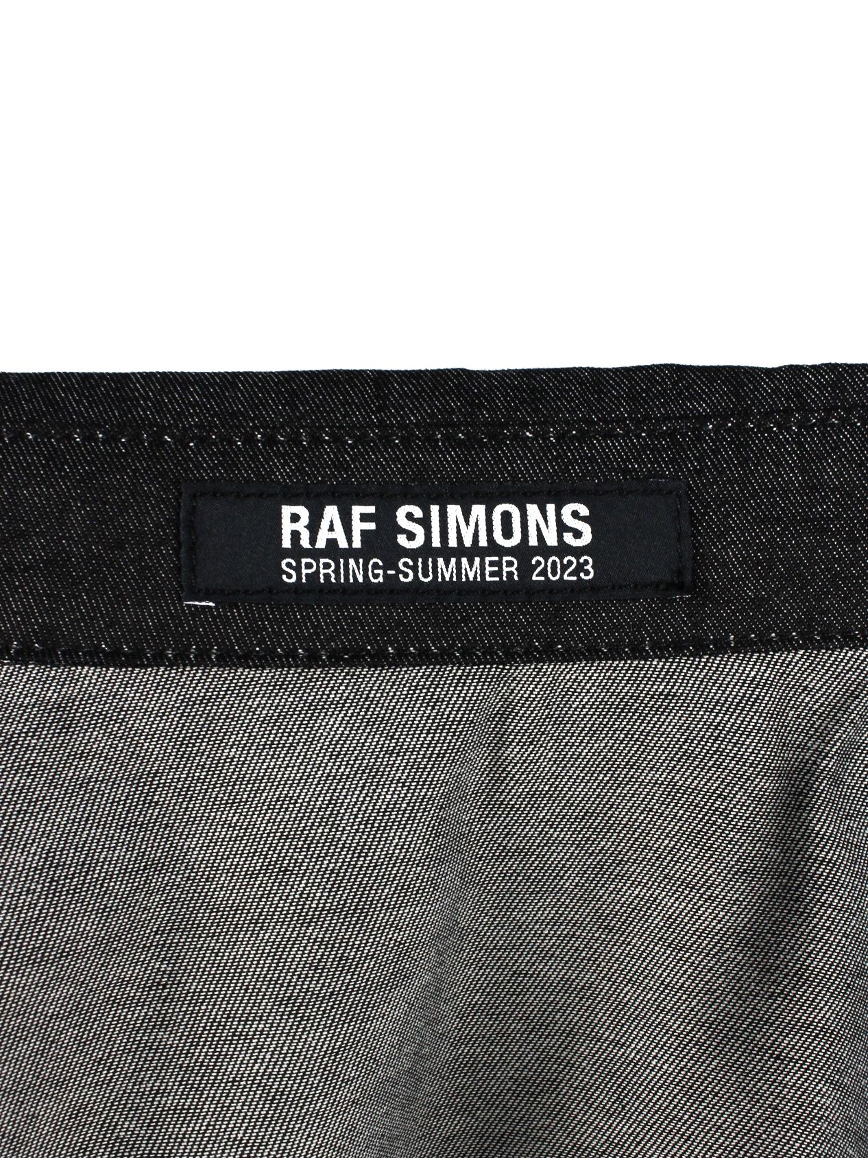 RAF SIMONS - 【23SS】ストレートフィット レザーパッチ デニムシャツ