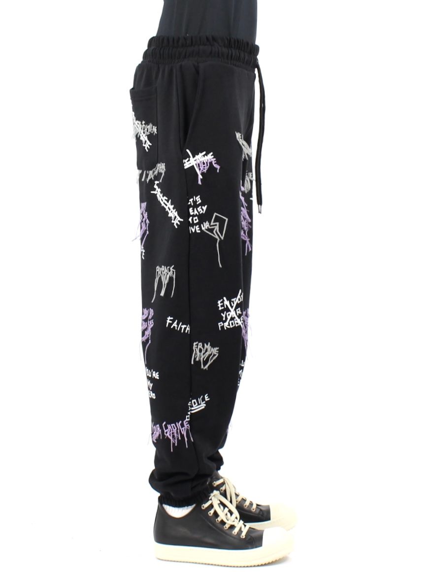 【21AW】総柄 刺繡プリントスウェットパンツ / NEW MANIFESTO JOGGER PANTS / ブラック × マルチ