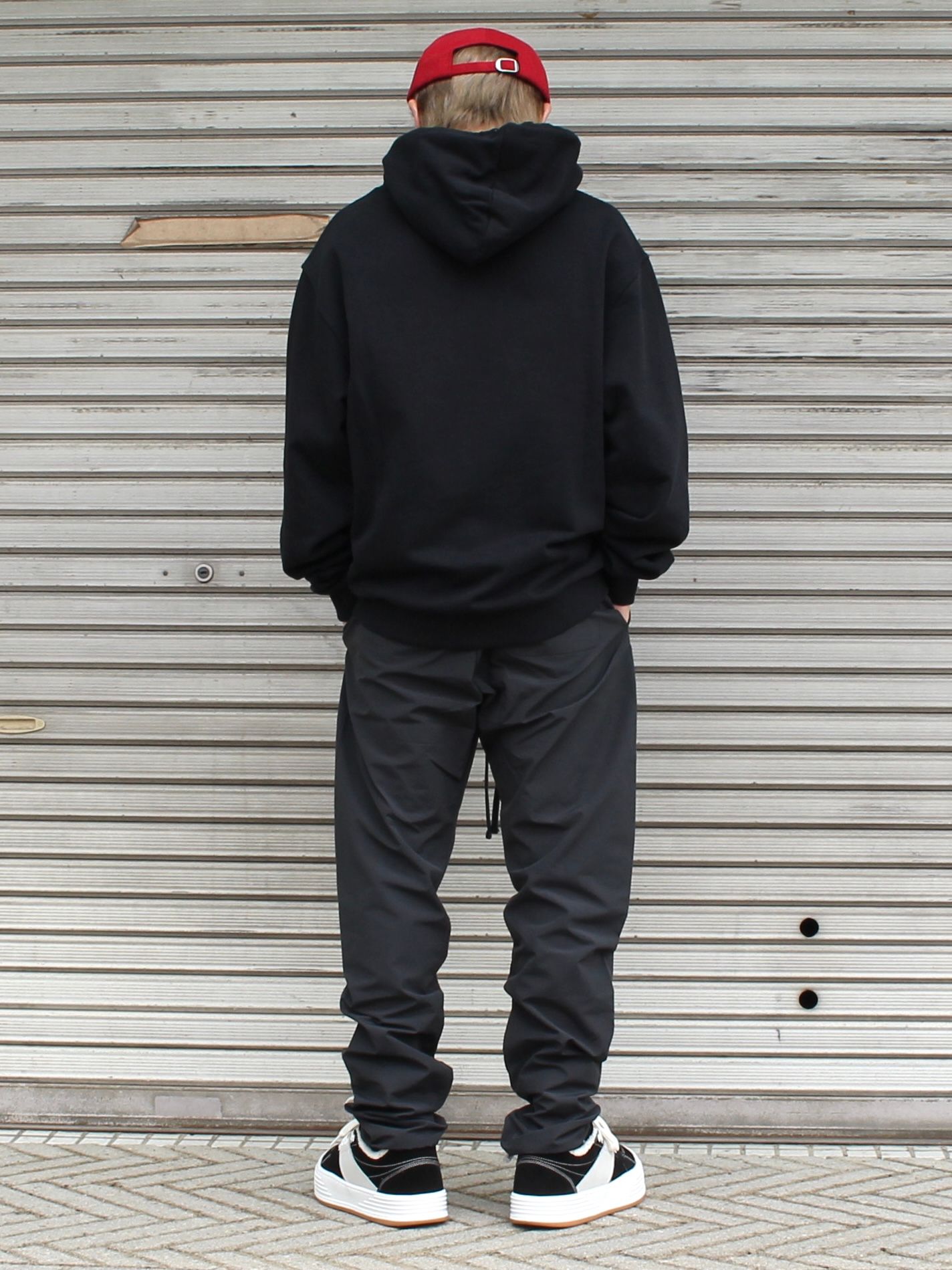 刺繍ロゴ フーディー / BLACK HOODIE WITH MULTICOLOR LOGO / ブラック × マルチ