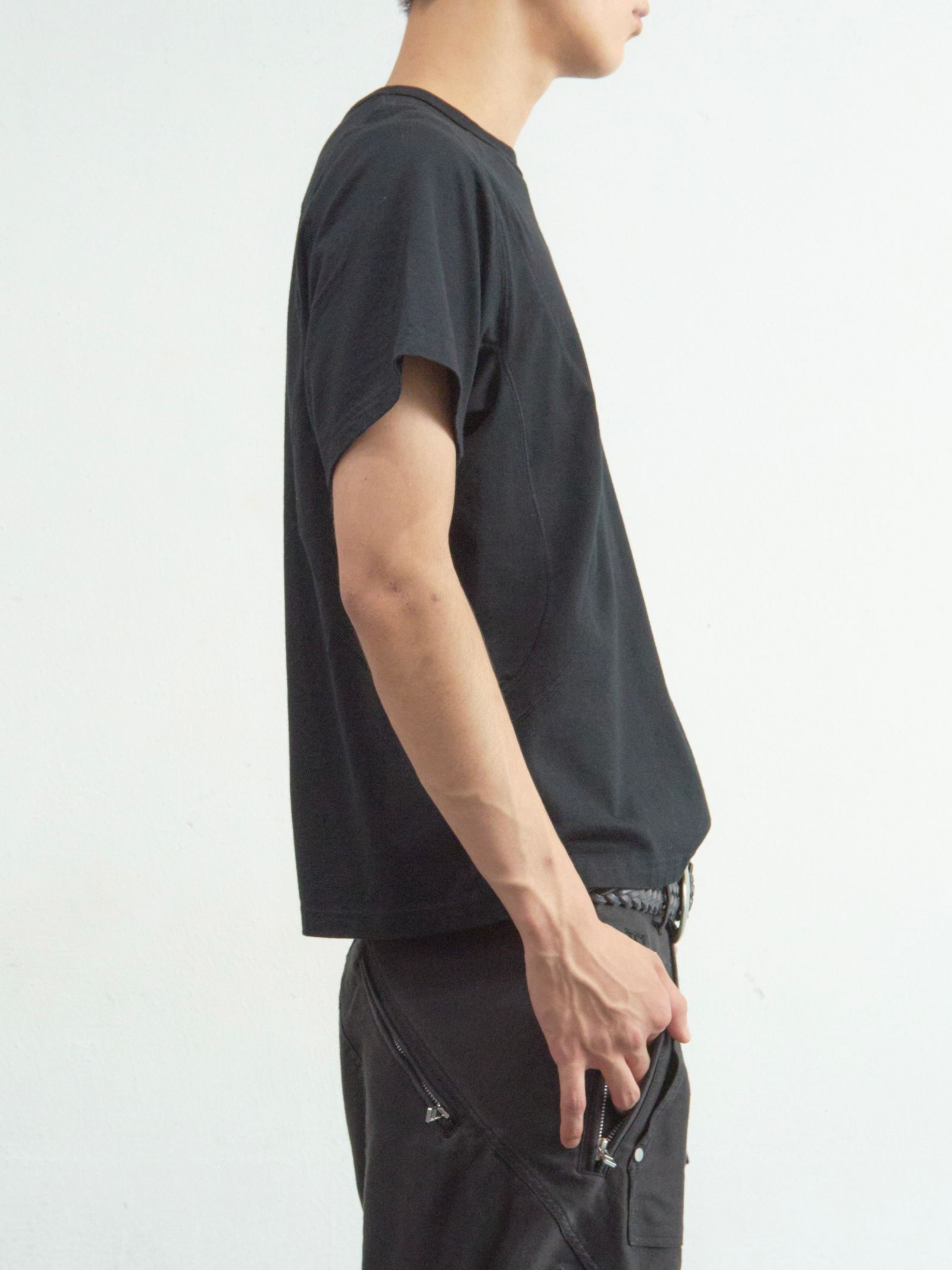 【26SS】 パネルド ハーフスリーブ Tシャツ / PANELLED HALF SLEEVE T-SHIRT / BLACK (ブラック)