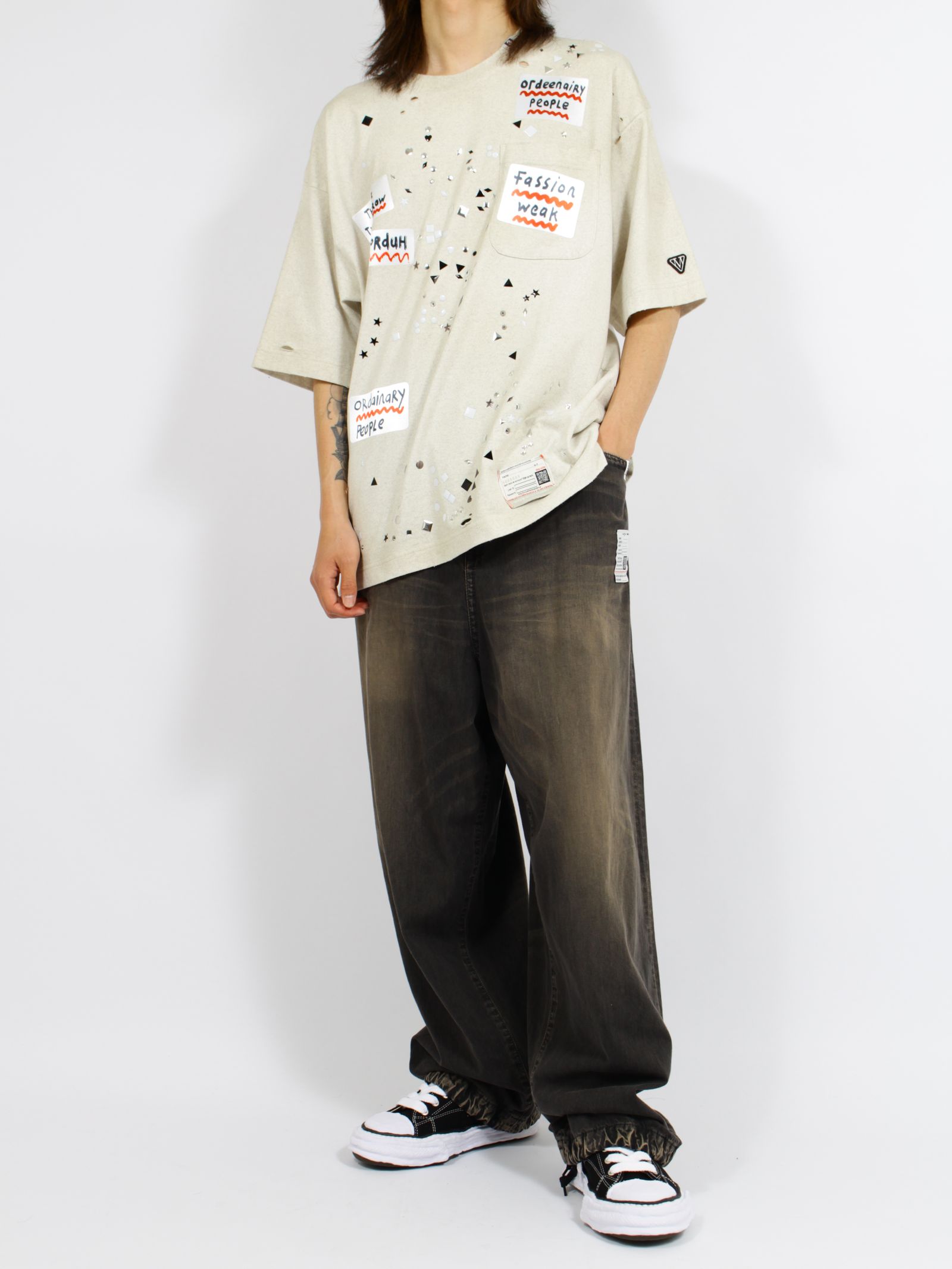 【26SS】エンブリッシュド ステッカー Tシャツ 半袖 カットソー / EMBLLISHED STECKER T-SHIRTS / ホワイト
