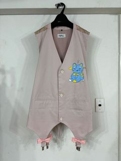 【25SS】ガーター ジレ ロリータ ガール アートワーク バイ カエ タナカ/ GARTER GILET LOLITA GIRL ARTWORK BY KAE TANAKA / ピンク