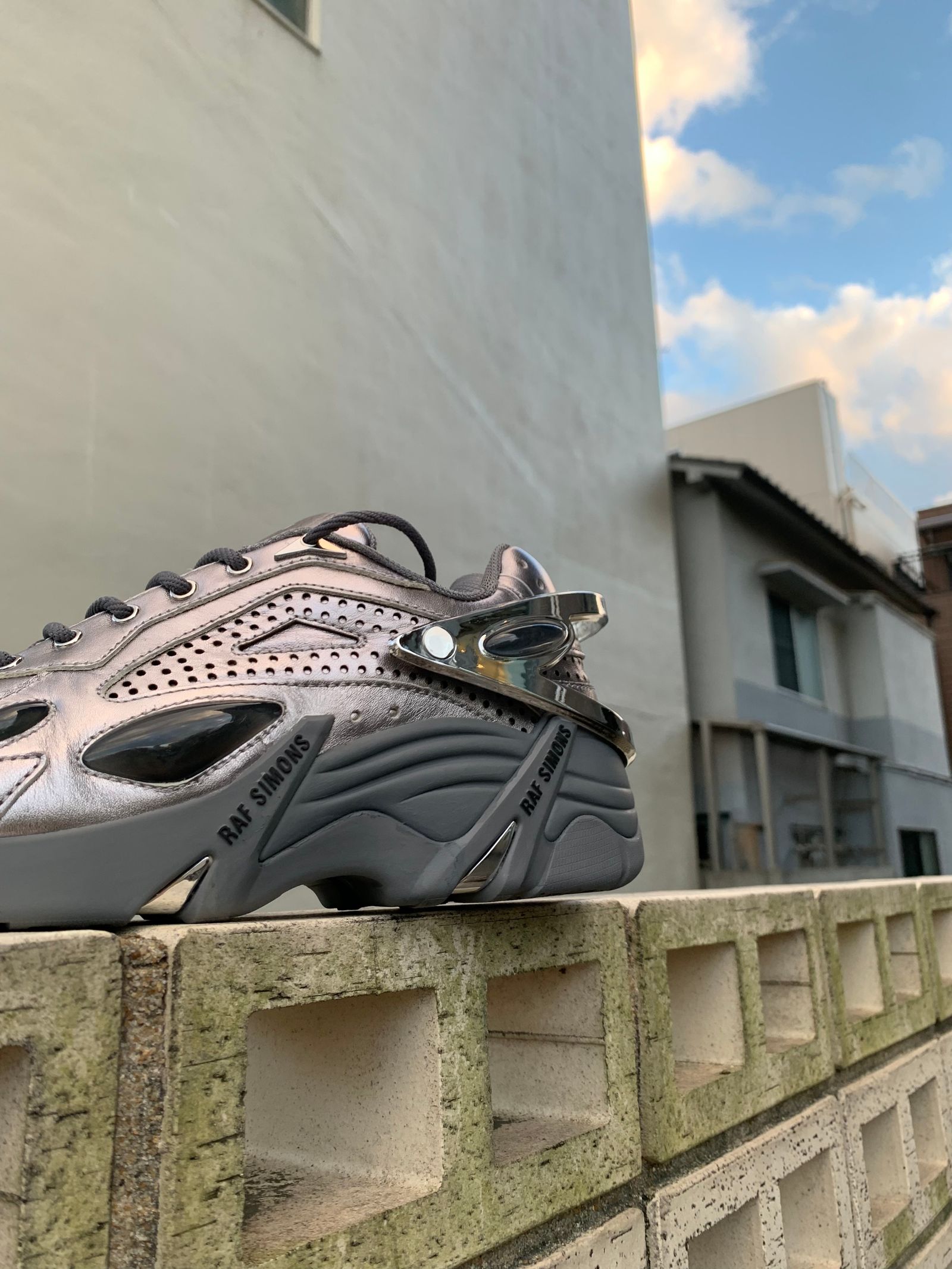 21AW 【RAF SIMONS】 RUNNER CYLON-21 SILVER入荷のお知らせ | STORY