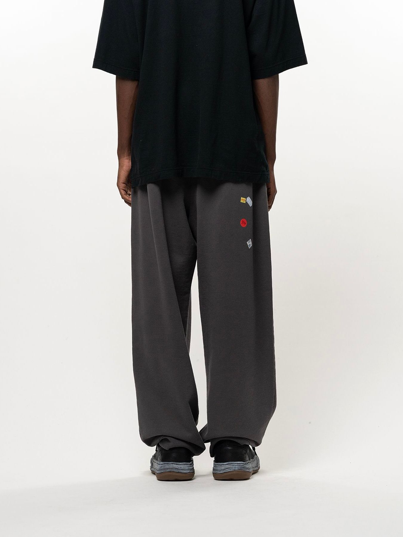 【26AW】 プライス ステッカー スウェット パンツ / PRICE STICKER SWEAT PANTS / ブラック (A17PT552)