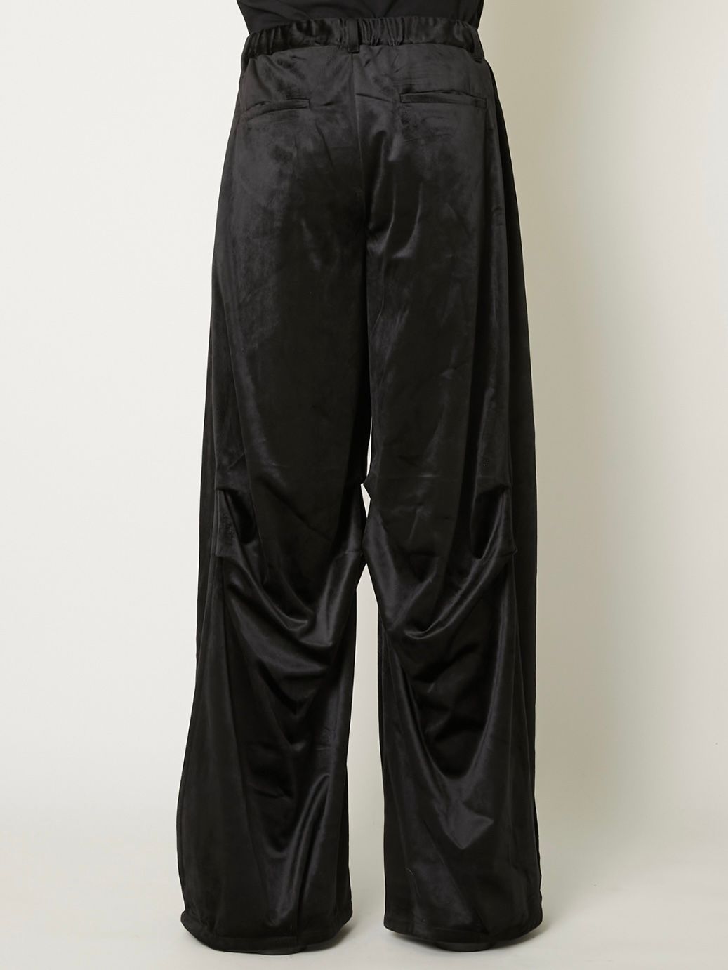 【26AW】ドレープド ヴェルベット タック パンツ / DRAPED VELVET TUCK PANTS / ブラック
