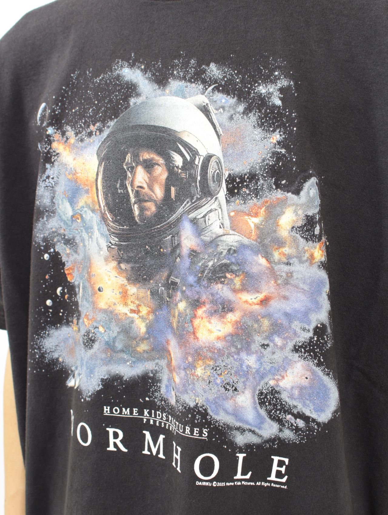 【国内買付】DAIRIKU Movie WORMHOLE ムービー プリント Tシャツ DAIRIKU - 【25AW】映画 オリジナルグラフィック ムービー T