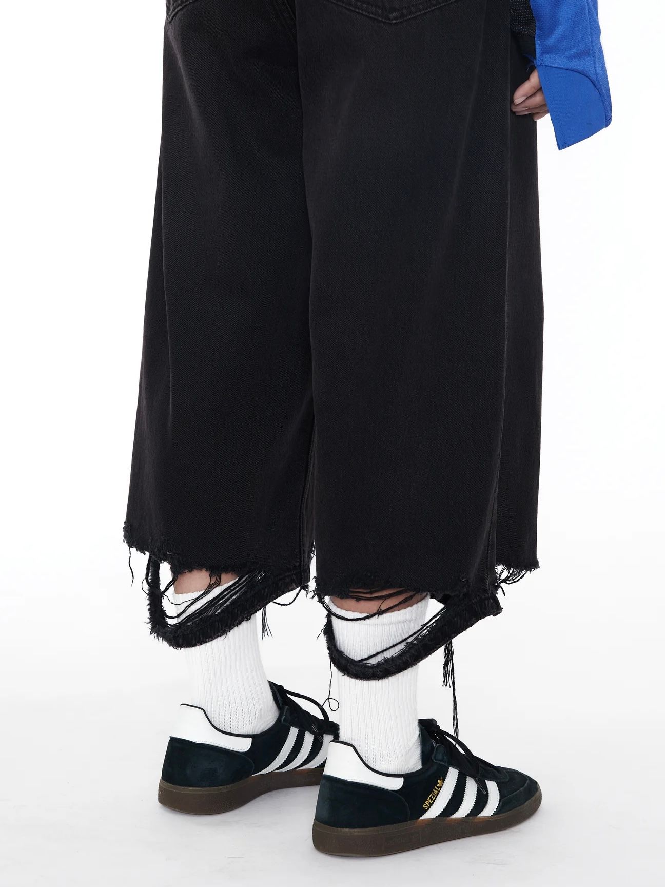 【24AW】デストロイ カット アウト デニムパンツ / BLACK WASHED DESTROYED CUT OUT JEANS / ブラック