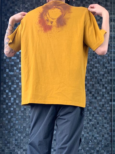 バックペイント ジャージTシャツ / COTTON SINGLE JERSEY SAFFRON EROSION T-SHIRT / サフラン × ブラウン