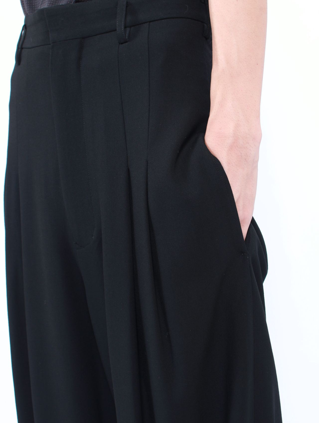 【25AW】ウールサージ ハイウエスト トラウザー / WOOL SERGE HI-WAIST TROUSERS / ブラック