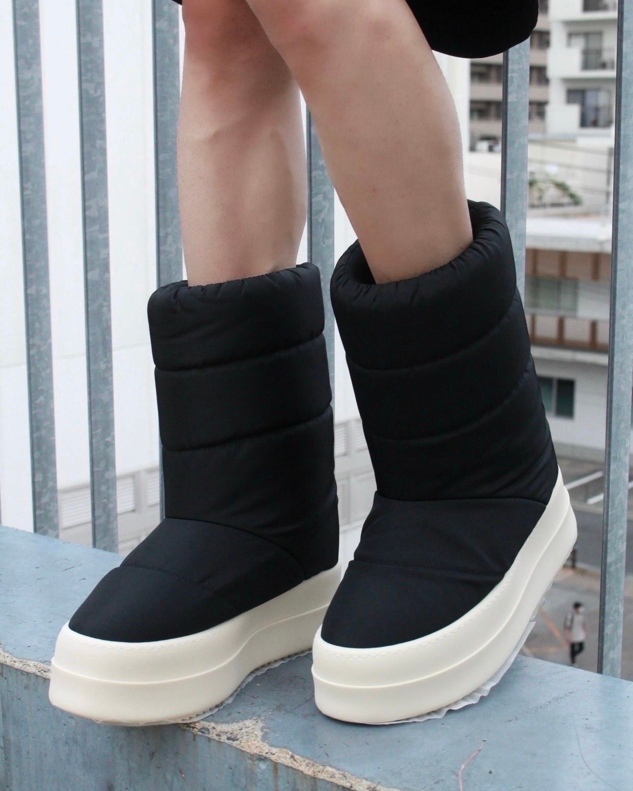 【25AW】メガバンパー ルナ スニーカー ブーツ / MEGA BUMPER LUNAR / ブラック × ホワイト