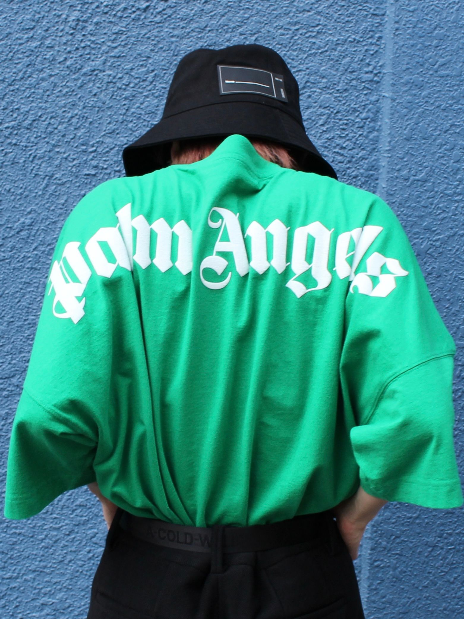 ワントーンコーデに鮮やかな”Palm Angels"グリーンTeeがアクセントなストリートコーデ