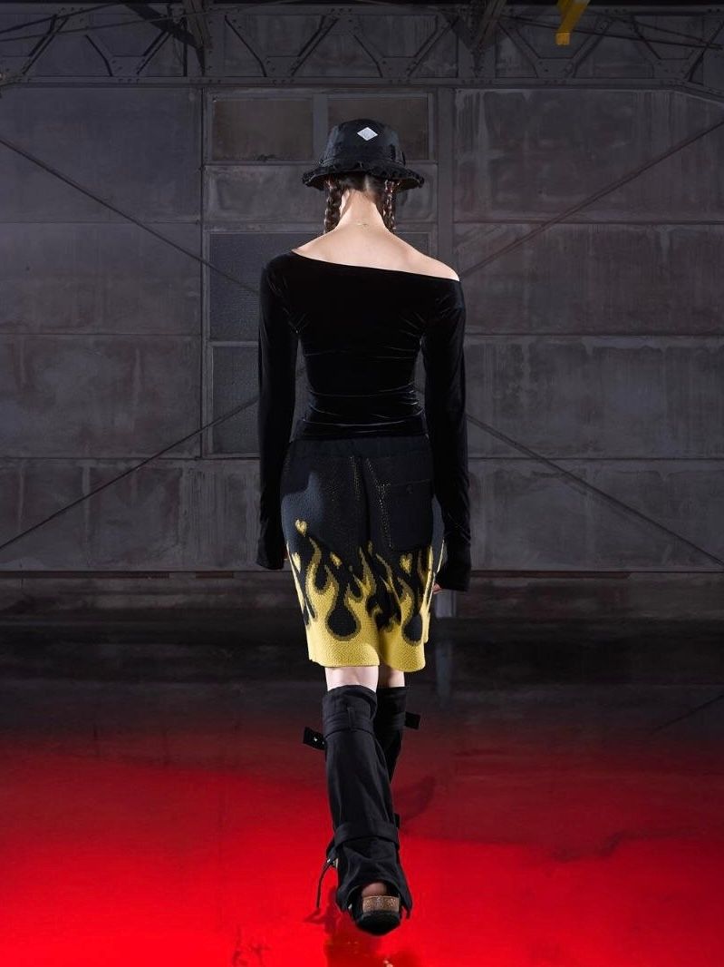 【26SS】ベロア ワンショルダー トップス & トラック ショーツ ジャージ スーツ / VELOURS ONE-SHOULDER TOP&TRACK SHORTS JERSEY SUIT / ブラック