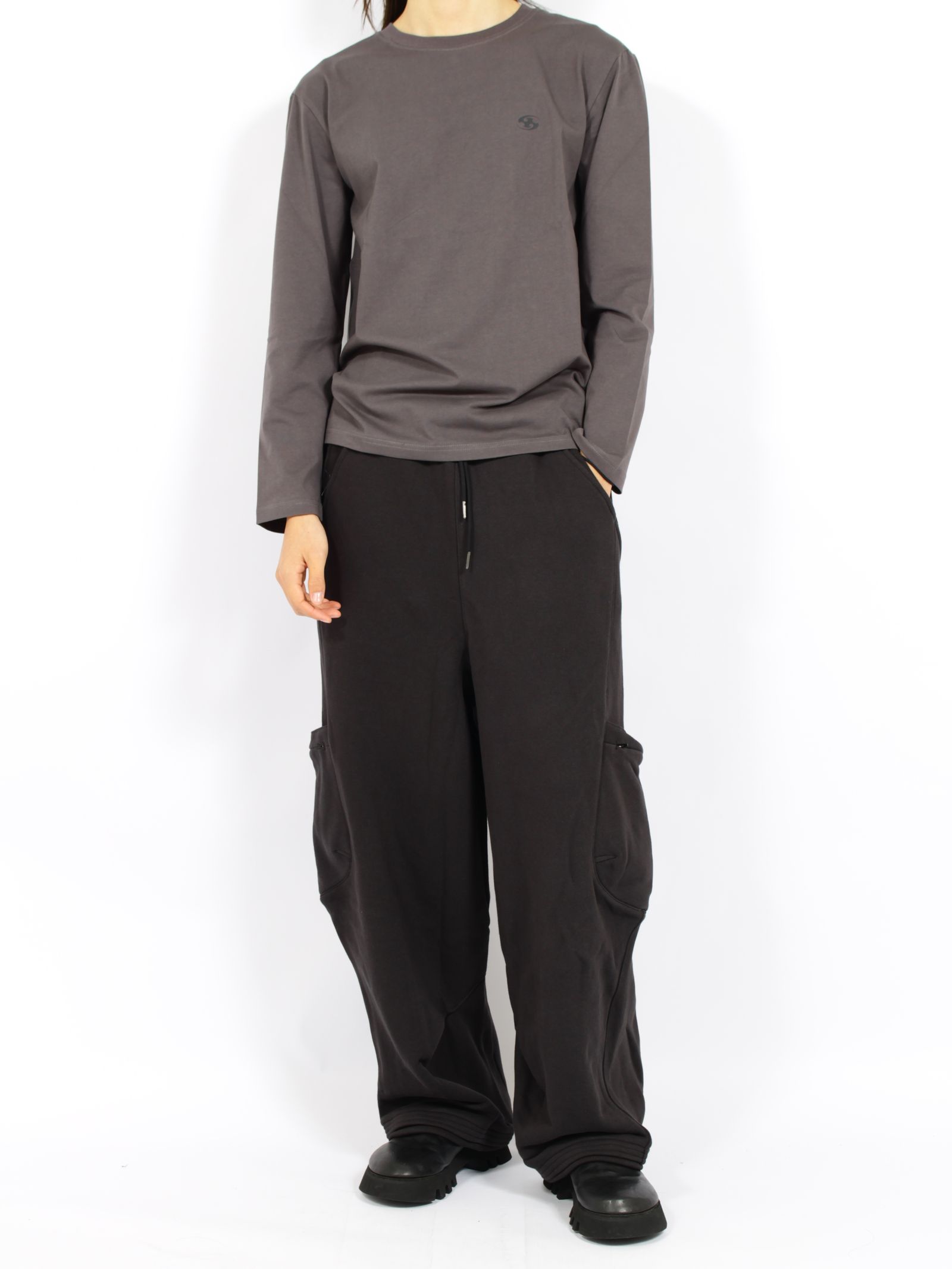 【26AW】ロゴ ロング スリーブ ロンT / LOGO LONG SLEEVE / チャコール