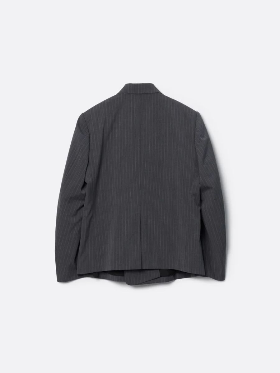 【26AW】  ストライプ ウール ダブルブレステッド ジャケット / STRIPE WOOL DOUBLE BREASTED JACKET .16 / グレー