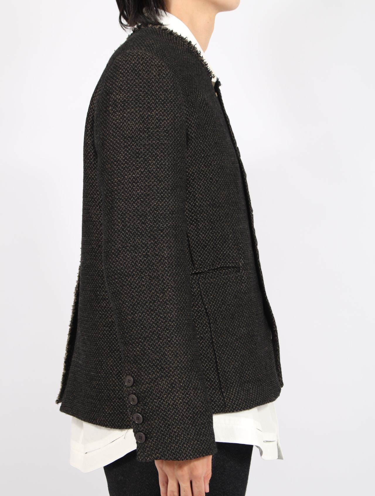 【25AW】ユニセックス フィット ラウンド ネック ショート ジャケット ウィズ 925 シルバー フック クローザー / UNISEX FITTED ROUND NECK SHORT JACKET WITH 925 SILVER HOOK CLOSER / オフブラック