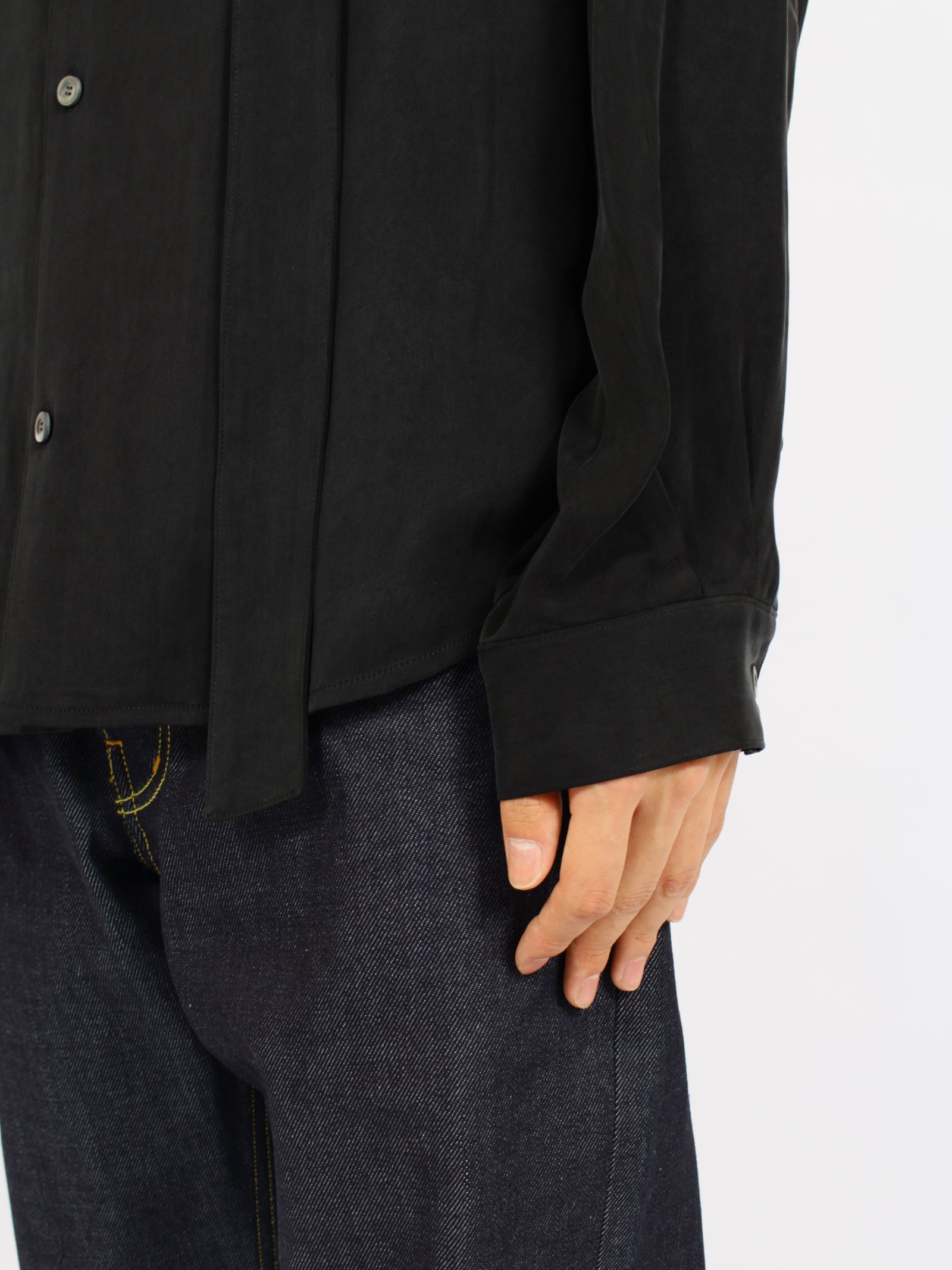 【26AW】Vネック ボウタイ ブラウス 長袖 シャツ / V-NECK BOW TIE BLOUSE .16 / NOIR(ブラック)