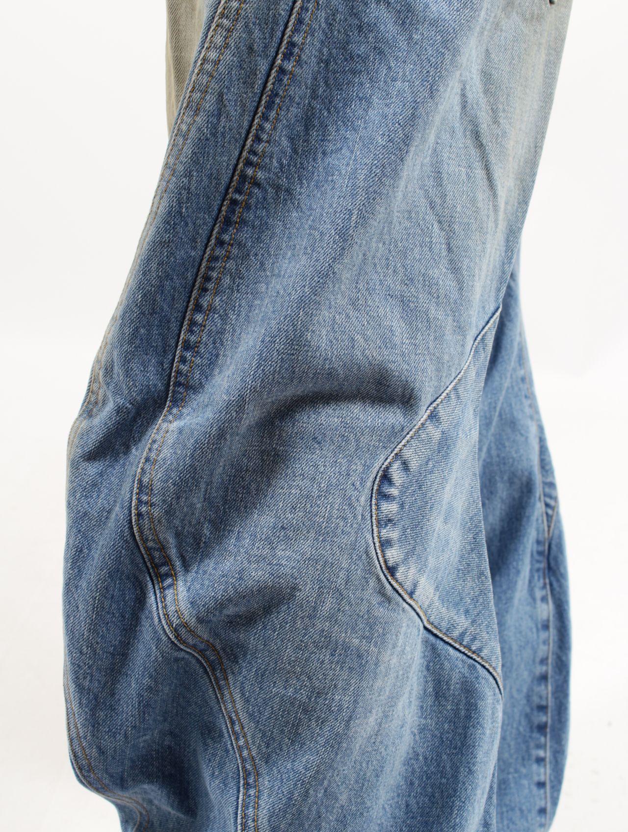 【25SS】3D ツイステッド ジーンズ / 3D TWISTED JEANS 2.0 / DISTRESSED FADED INDIGO(インディゴ)