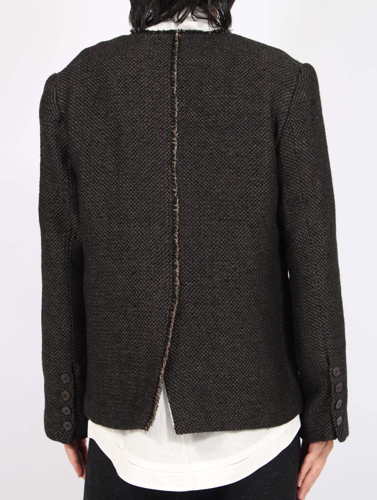 【25AW】ユニセックス フィット ラウンド ネック ショート ジャケット ウィズ 925 シルバー フック クローザー / UNISEX FITTED ROUND NECK SHORT JACKET WITH 925 SILVER HOOK CLOSER / オフブラック