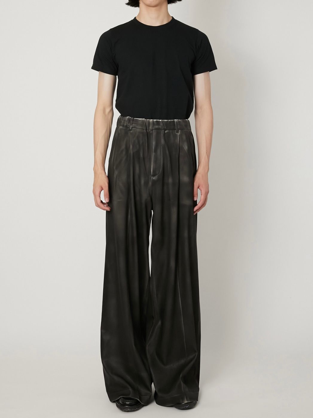 【26SS】レザーライク トラック パンツ / TRACK WIDE PANTS / ブラック