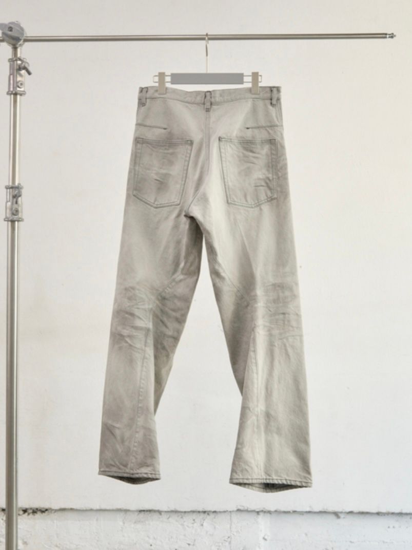 【26SS】 3D ツイステッド ワイド レッグ ジーンズ デニム パンツ / 3D TWISTED WIDE LEG JEANS / LIGHT FADED GREY (グレー)