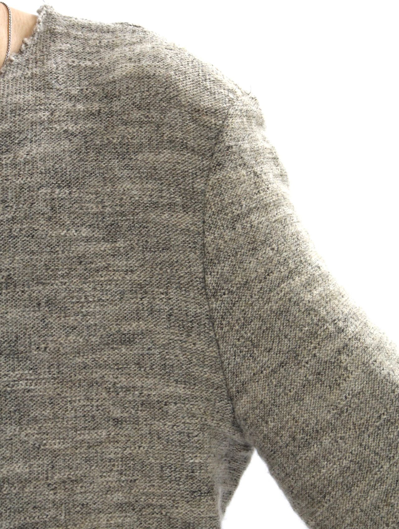 【25AW】ユニセックス ラウンド ネック ミッド フィット カーディガン / UNISEX ROUND NECK MID FIT CARDIGAN / グレイッシュ ブラウン