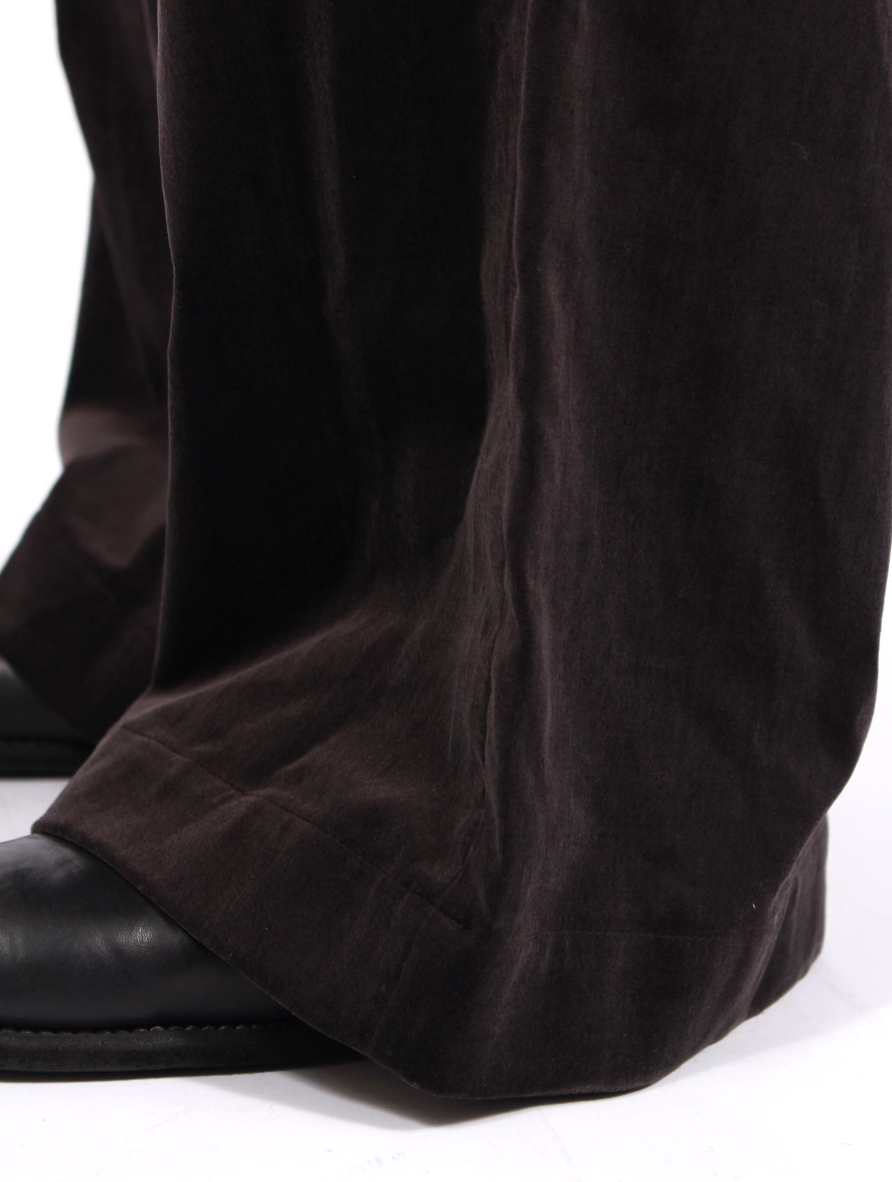 【25AW】"D"バックル スーパー ワイド ベロア パンツ / "D" BUCKLE SUPER WIDE VELOR PANTS / ブラック