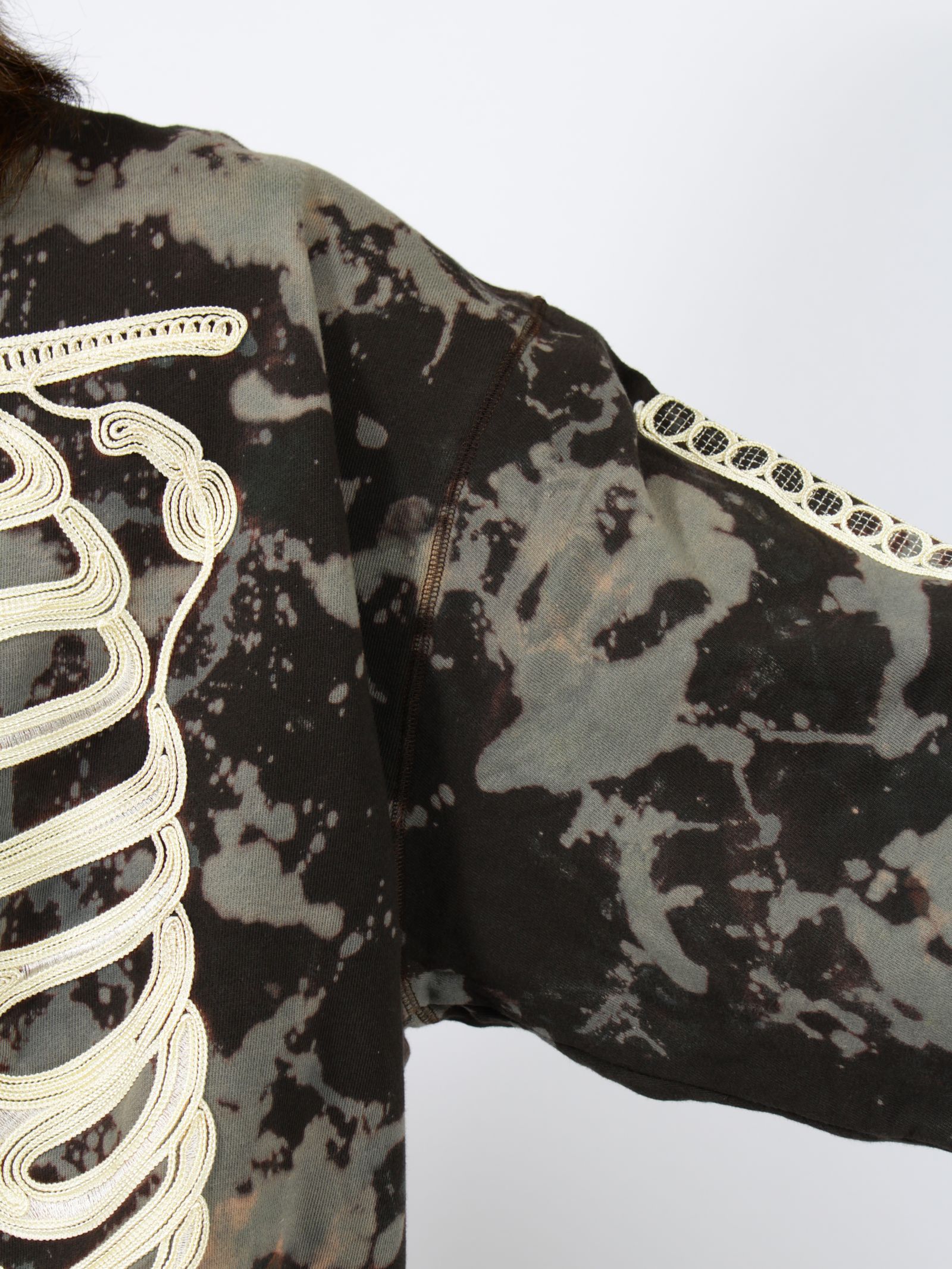 【26SS】コード 刺繍 コットン ブリーチ クルーネック セーター "ボーン" / CORD EMBROIDERED COTTON BLEACH CREWNECK SWEATER 'BONES / マルチ