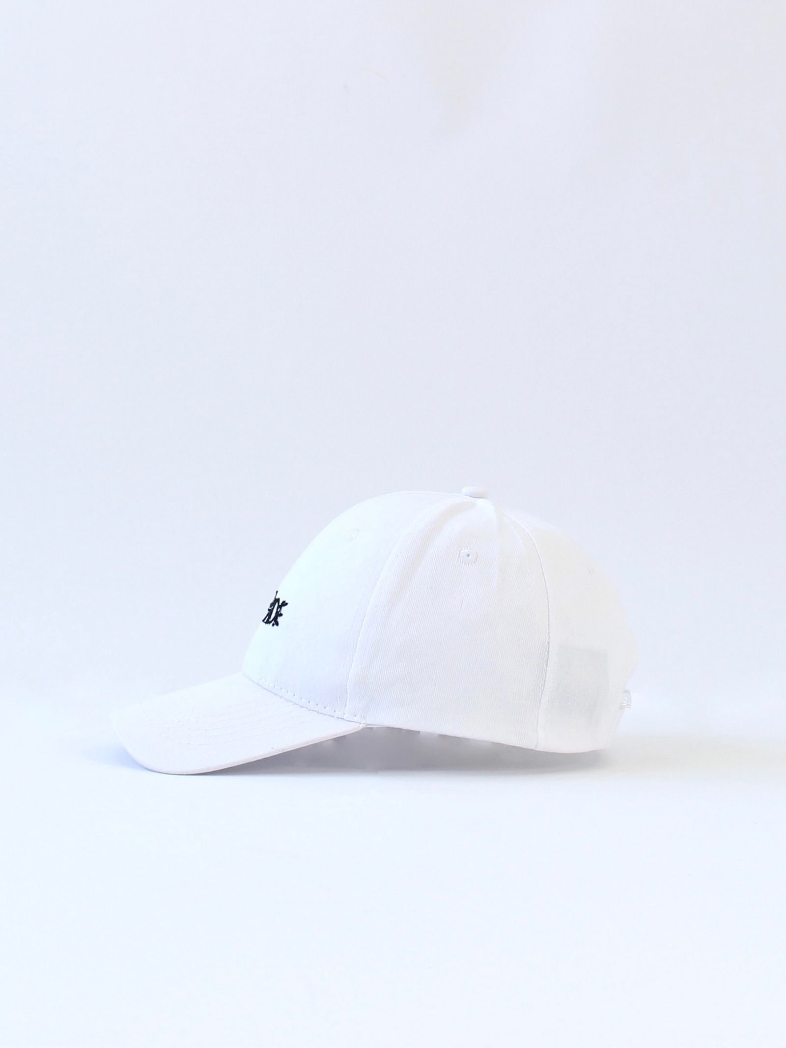 刺繍ロゴ ベースボールキャップ / BASEBALL HAT WITH LOGO EMBROIDERY / ホワイト