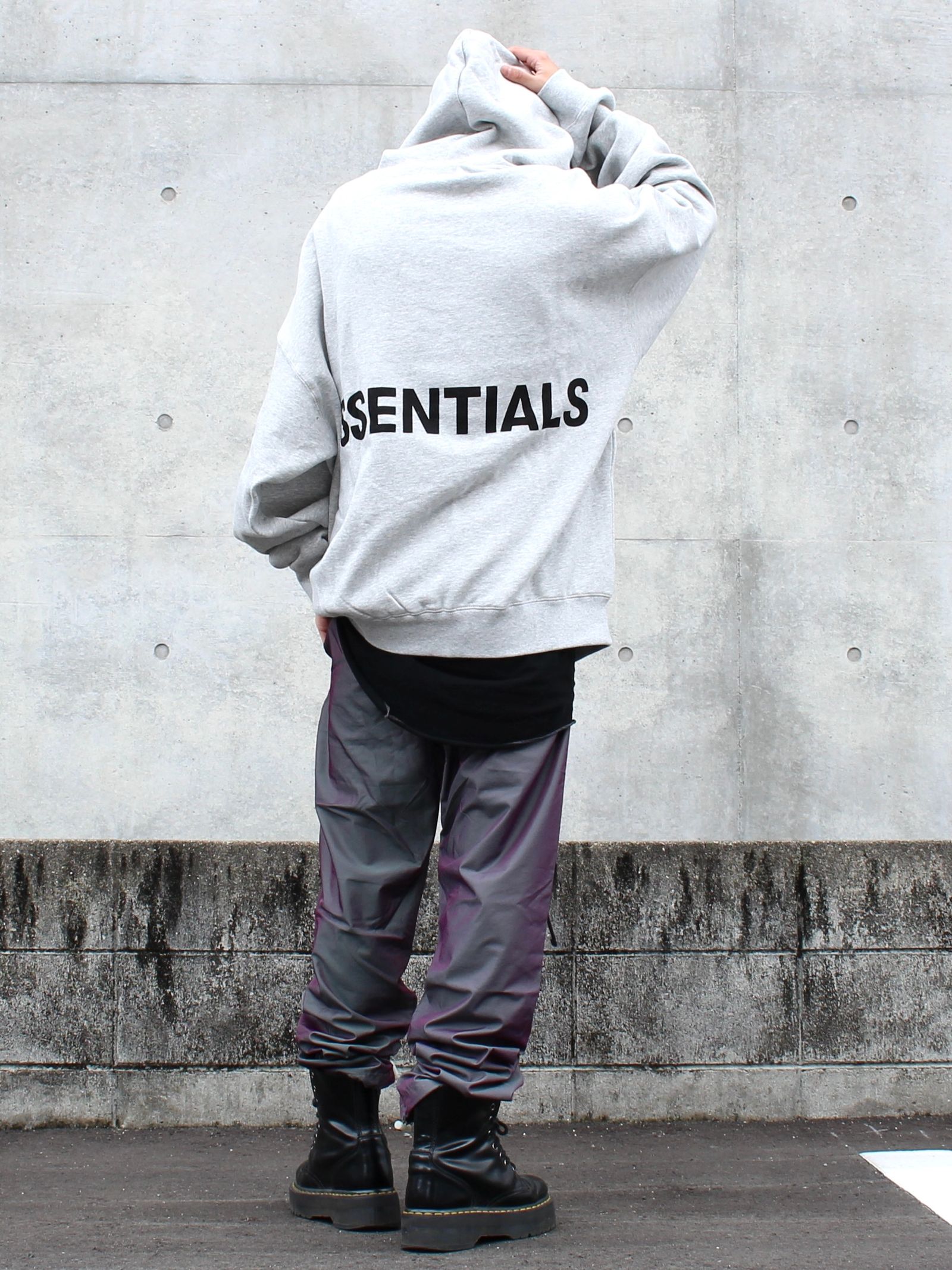 "ESSENTIALS"を使ったルーズストリートスタイリング