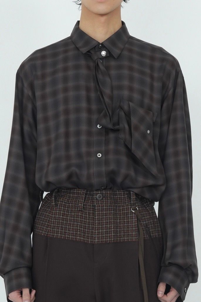 【26AW】 ネクタイ シャツ / NECKTIE SHIRT / ブラウン