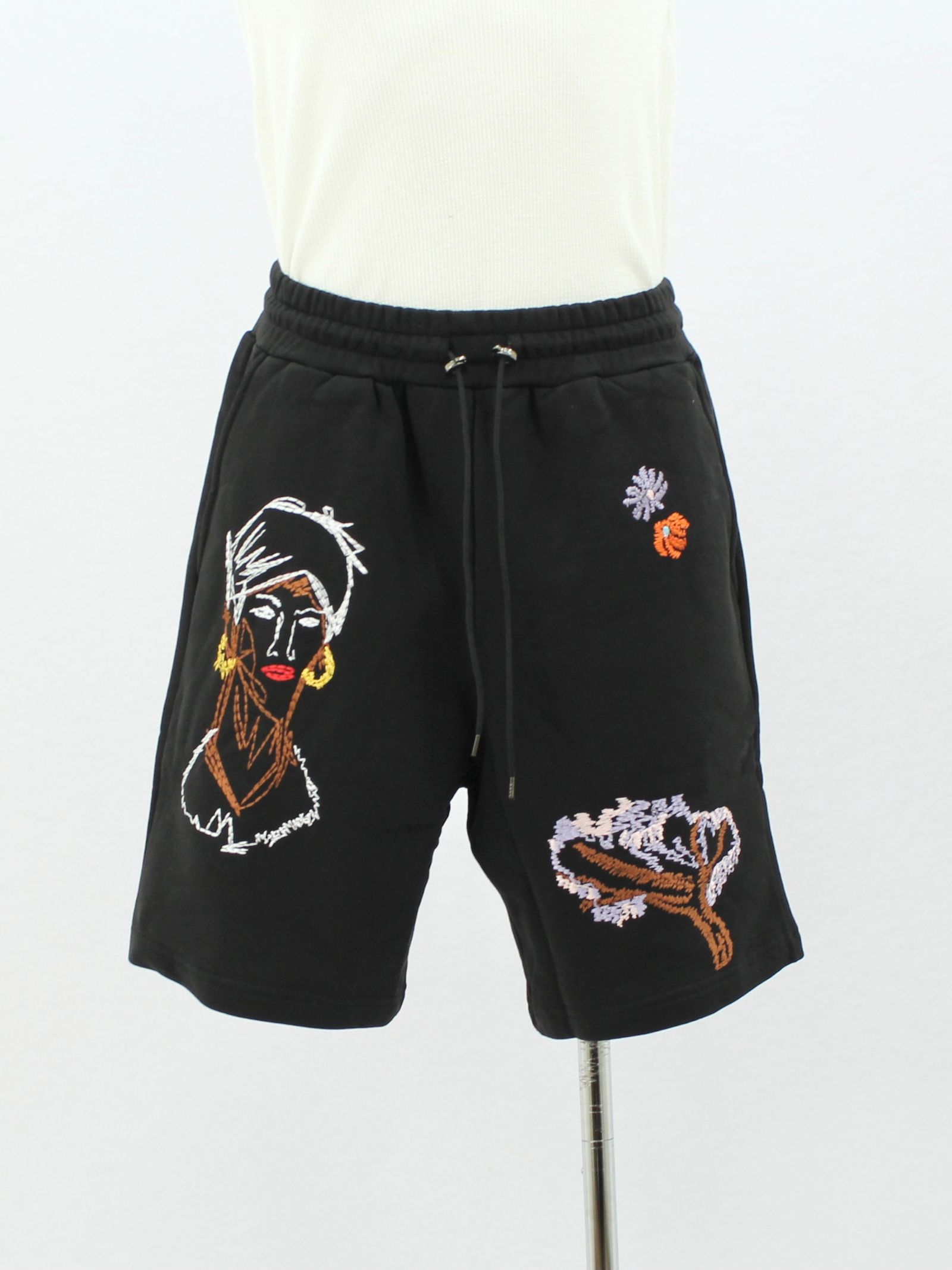 刺繍ロゴ ハーフパンツ / SHORT PANTS EMBROIEDE / ブラック × マルチ
