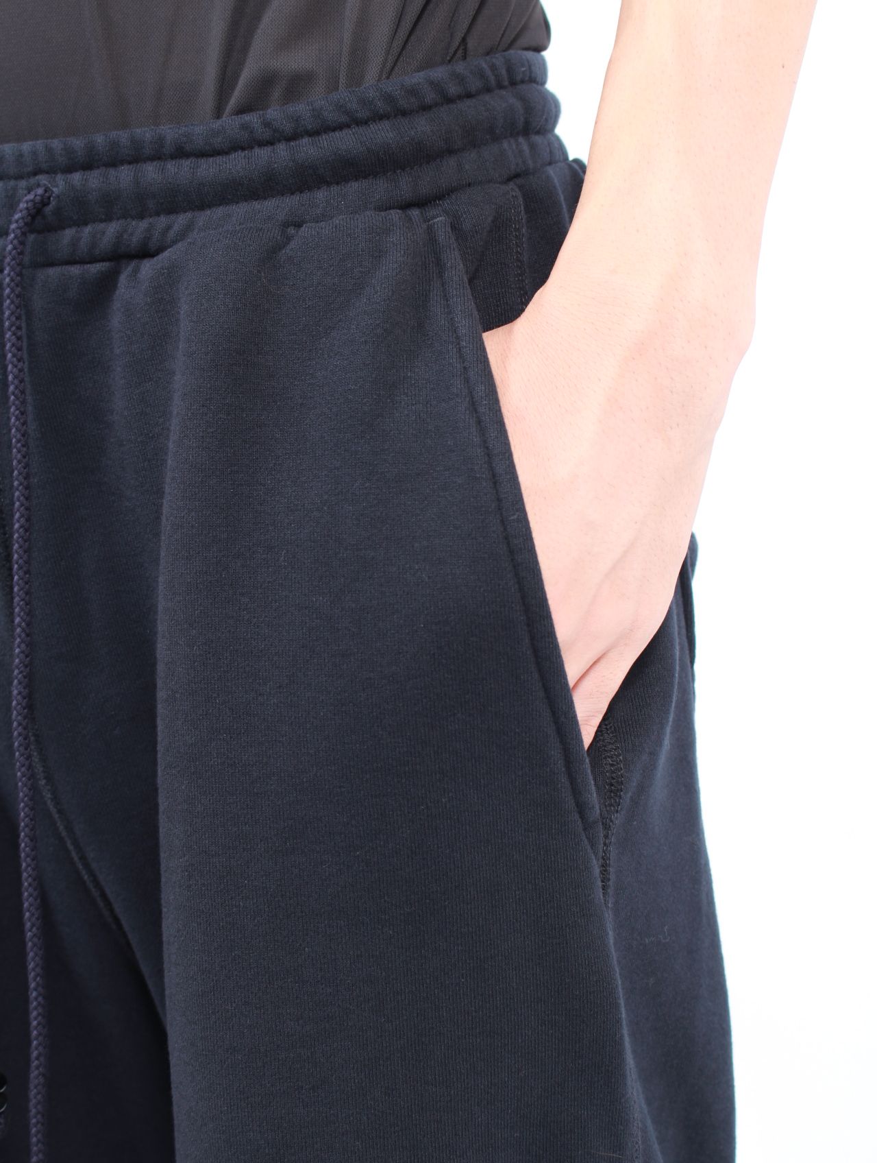【25AW】 3D ツイステッド ラウンジ パンツ スウェット パンツ / 3D TWISTED LOUNGE PANTS / BLACK(ブラック)