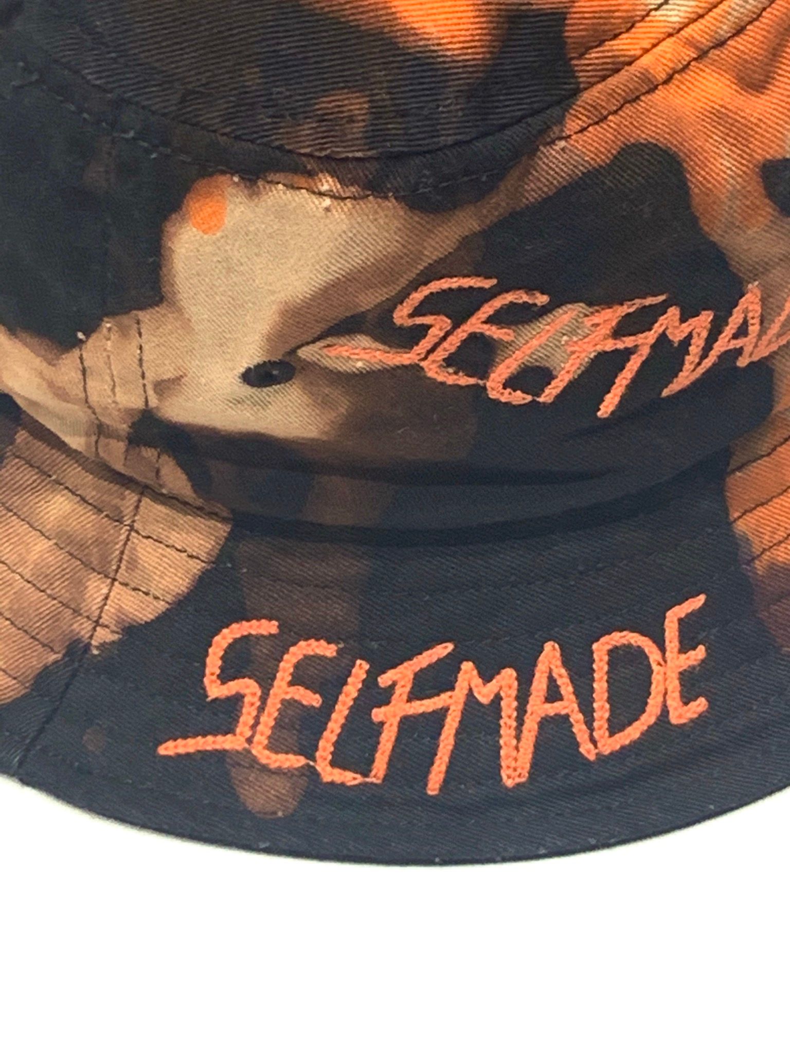総ロゴ刺繍 バケットハット / ICONIC BUCKET HAT / ブラック × マルチ