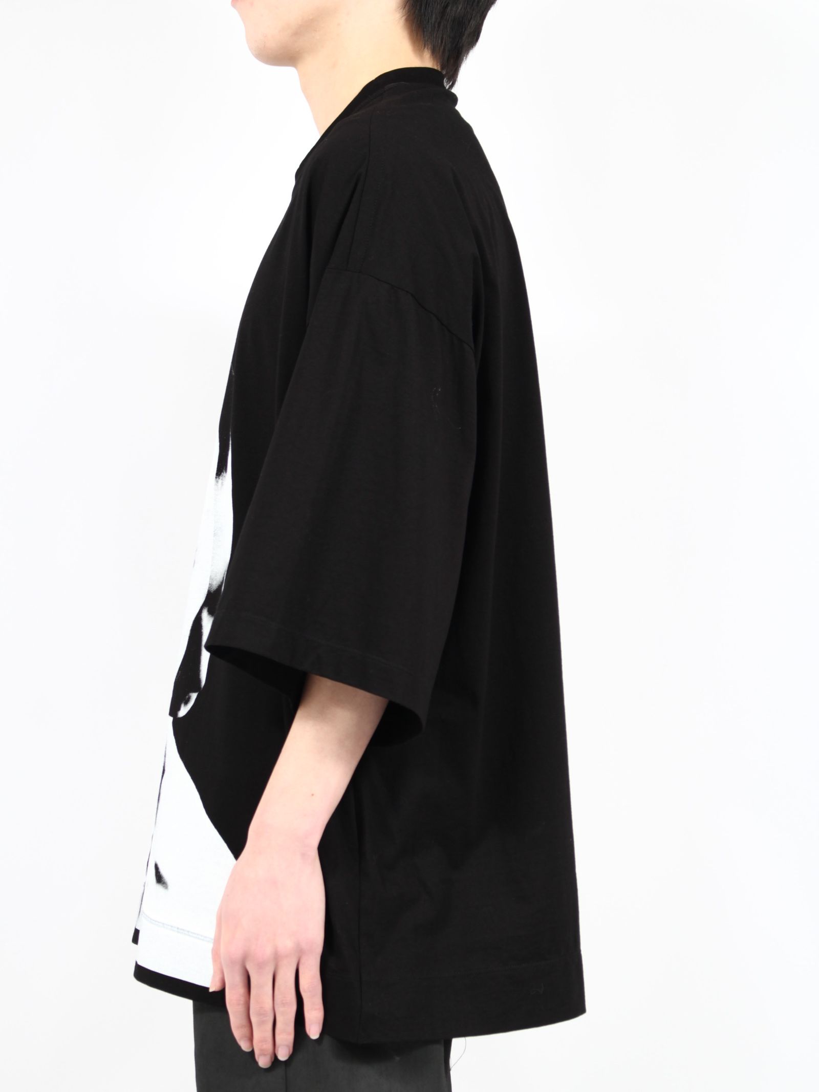 JULIUS - 【25SS】アーティスティック プリント Tシャツ