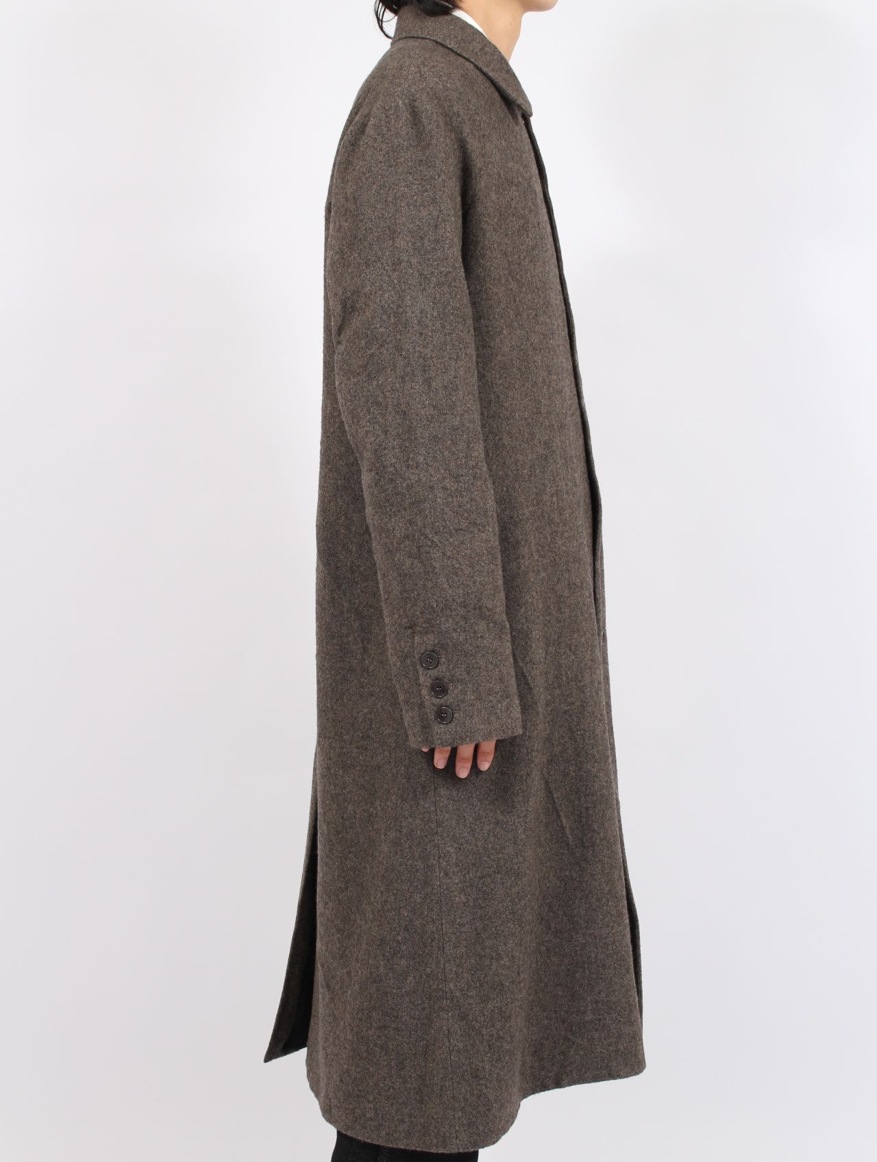 【25AW】ユニセックス ミッド フィット ダスト コート 925 シルバー フック クローザー / UNISEX MID FIT DUST COAT WITH 925 SILBER HOOK CLOSER / ブラウン