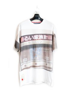 「妄想代理人」コラボ Tシャツ / 明るい家族計画 / ホワイト