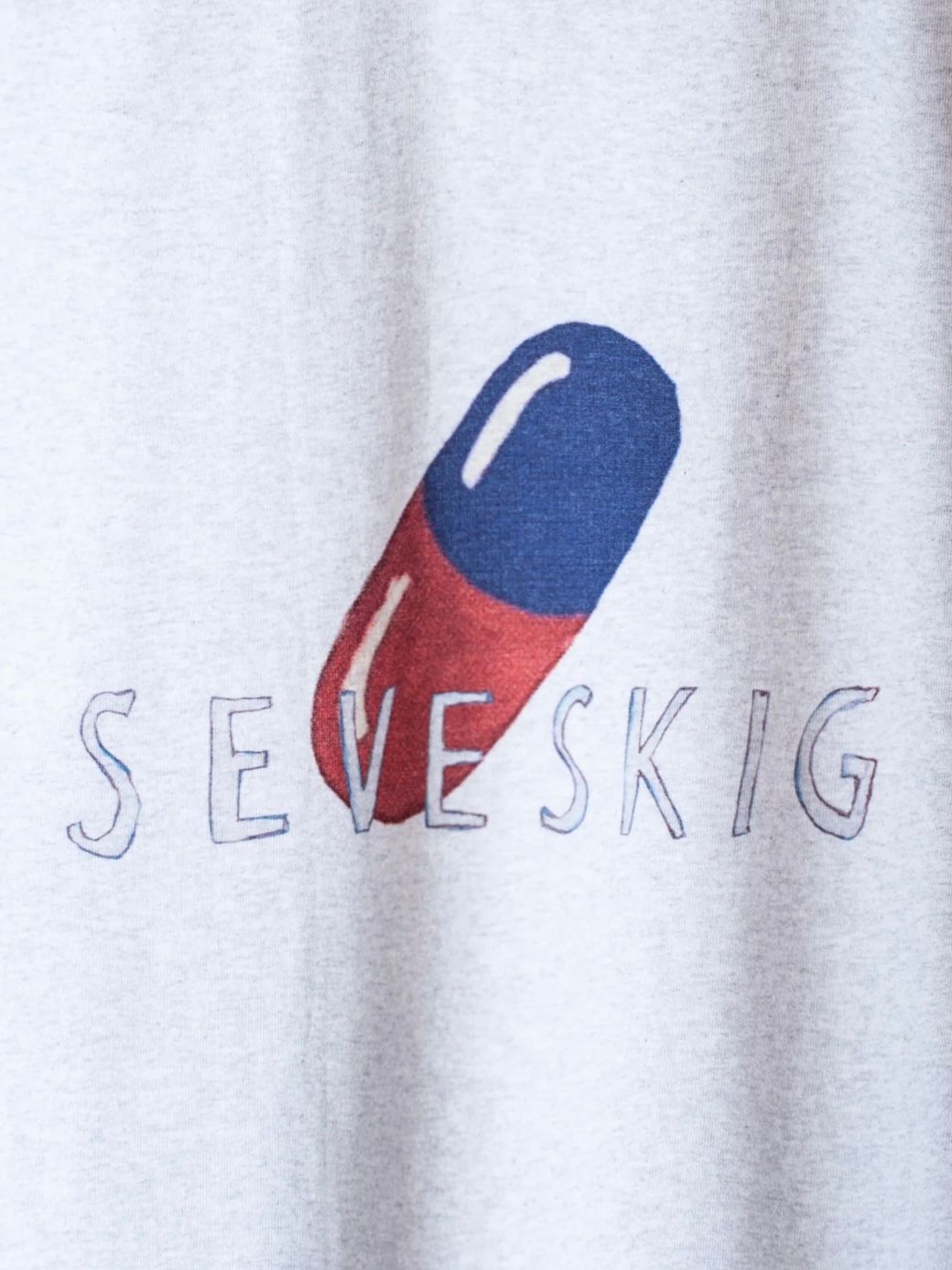 【25SS】ショートスリーブ Tシャツ / SEVESKIG vs RIDAWO S/SL ver PILL-TAKING MAN