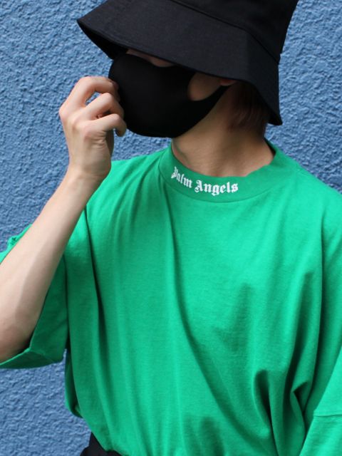 ワントーンコーデに鮮やかな”Palm Angels"グリーンTeeがアクセントなストリートコーデ